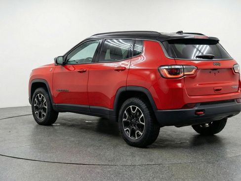 Used 2025 Jeep Compass Trailhawk image 6