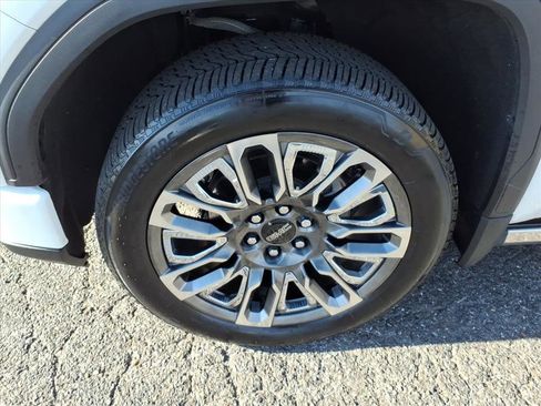 Used 2023 GMC Sierra 1500 Denali Ultimate image 9