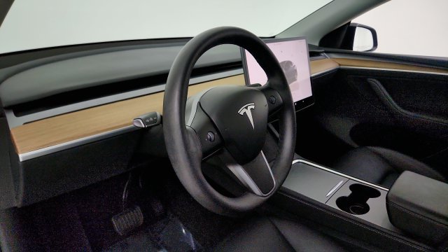 Used 2024 Tesla Model Y 2WD image 44