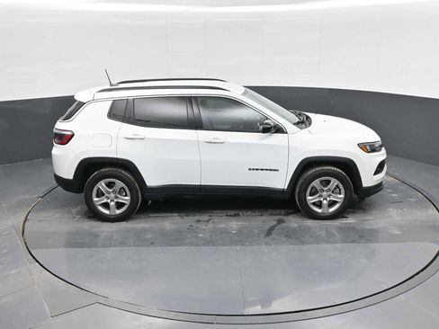 Used 2023 Jeep Compass Latitude image 23