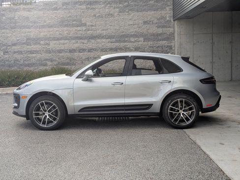 Certified 2026 Porsche Macan AWD/4WD image 2