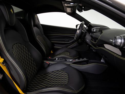 Certified 2022 Ferrari F8 Tributo RWD image 13
