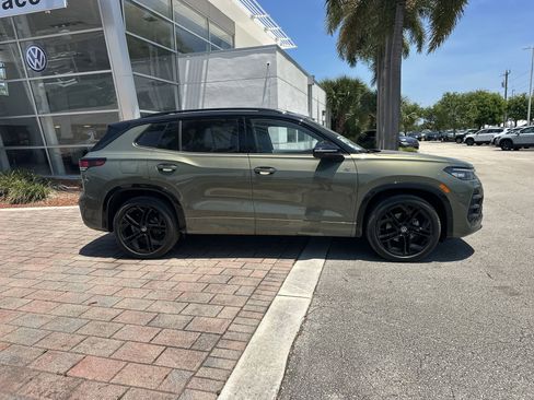 New 2026 Volkswagen Tiguan SE R-Line FWD image 5