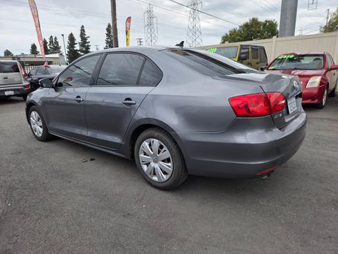 Used 2014 Volkswagen Jetta SE FWD image 2