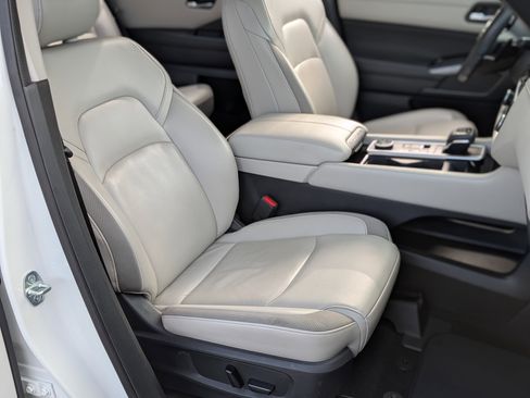 Used 2022 Nissan Pathfinder SL w/ Lighting Package (N92) image 23