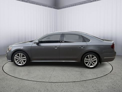 Used 2018 Volkswagen Passat 2.0T SE FWD image 4