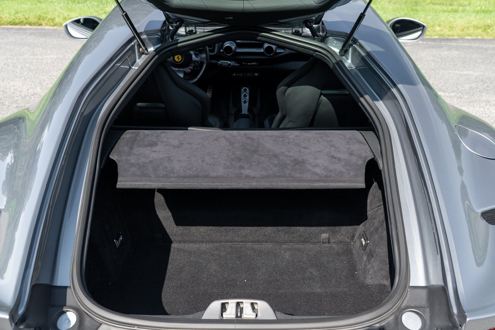 Used 2020 Ferrari 812 Superfast RWD image 19