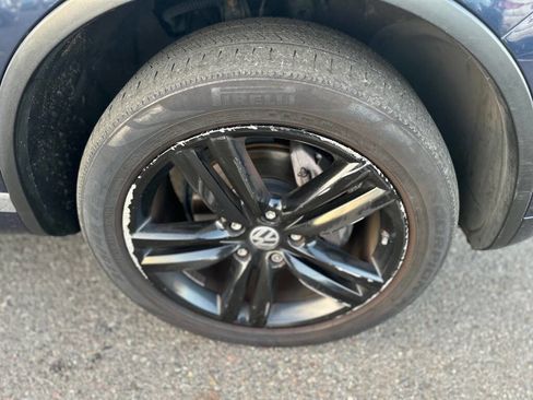 Used 2013 Volkswagen Touareg Sport image 27