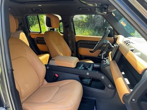 Used 2024 Land Rover Defender 130 V8 AWD/4WD image 22