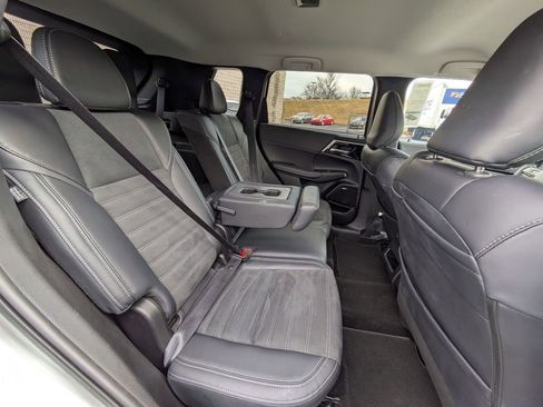 Used 2025 Mitsubishi Outlander SE image 28