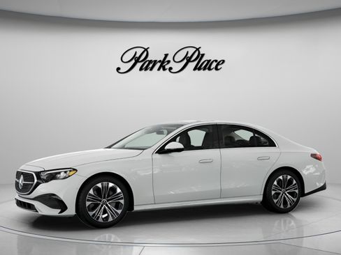 Used 2026 Mercedes-Benz E 350 4MATIC Sedan image 3