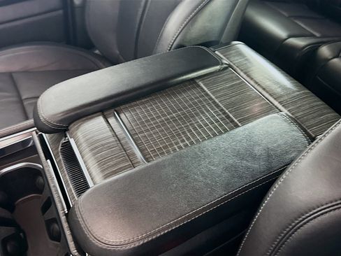 Used 2024 Jeep Wagoneer L Series II w/ Flexible Seating Group image 18