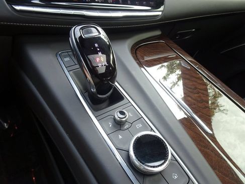 Certified 2022 Cadillac Escalade Sport Platinum w/ Heavy-Duty Trailer Package AWD/4WD image 17