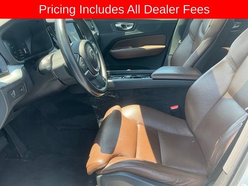 Used 2019 Volvo XC60 T5 Momentum w/ Premium Package FWD image 8