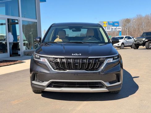 Used 2024 Kia Carnival LX image 4