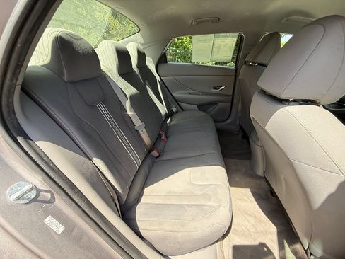 Used 2023 Hyundai Elantra Blue FWD image 29