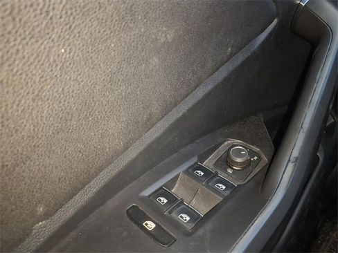 Used 2021 Volkswagen Jetta SEL Premium image 23