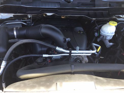 Used 2019 RAM 1500 Classic SLT AWD/4WD image 40