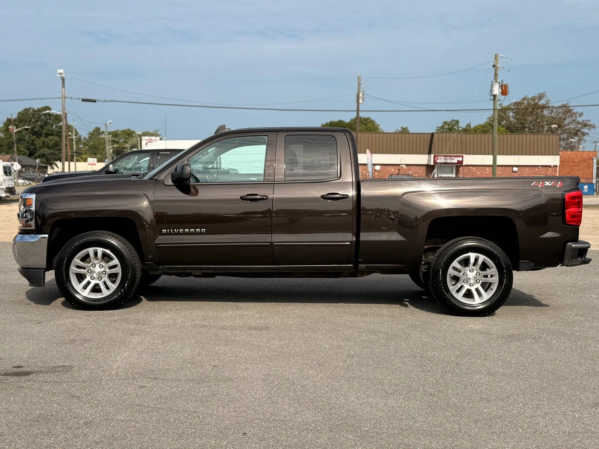 Used 2018 Chevrolet Silverado 1500 LT w/ All Star Edition AWD/4WD image 6