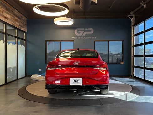Used 2023 Hyundai Elantra Limited FWD image 4
