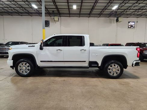 Used 2024 Chevrolet Silverado 2500 High Country w/ High Country Premium Package AWD/4WD image 7