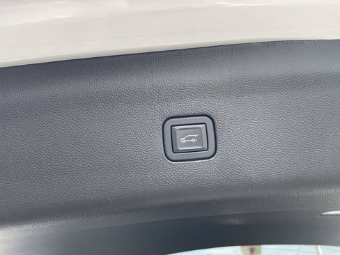 Used 2024 Buick Enclave Essence w/ Sound and Sites Package FWD image 7