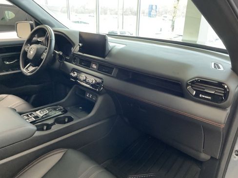 Used 2025 Honda Pilot TrailSport image 18