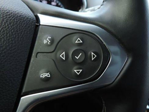 Used 2023 Chevrolet Traverse LT image 32