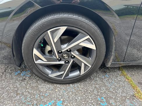 Used 2025 Hyundai Elantra Sport FWD image 8