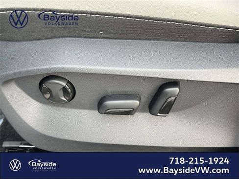 New 2026 Volkswagen Taos SE image 18