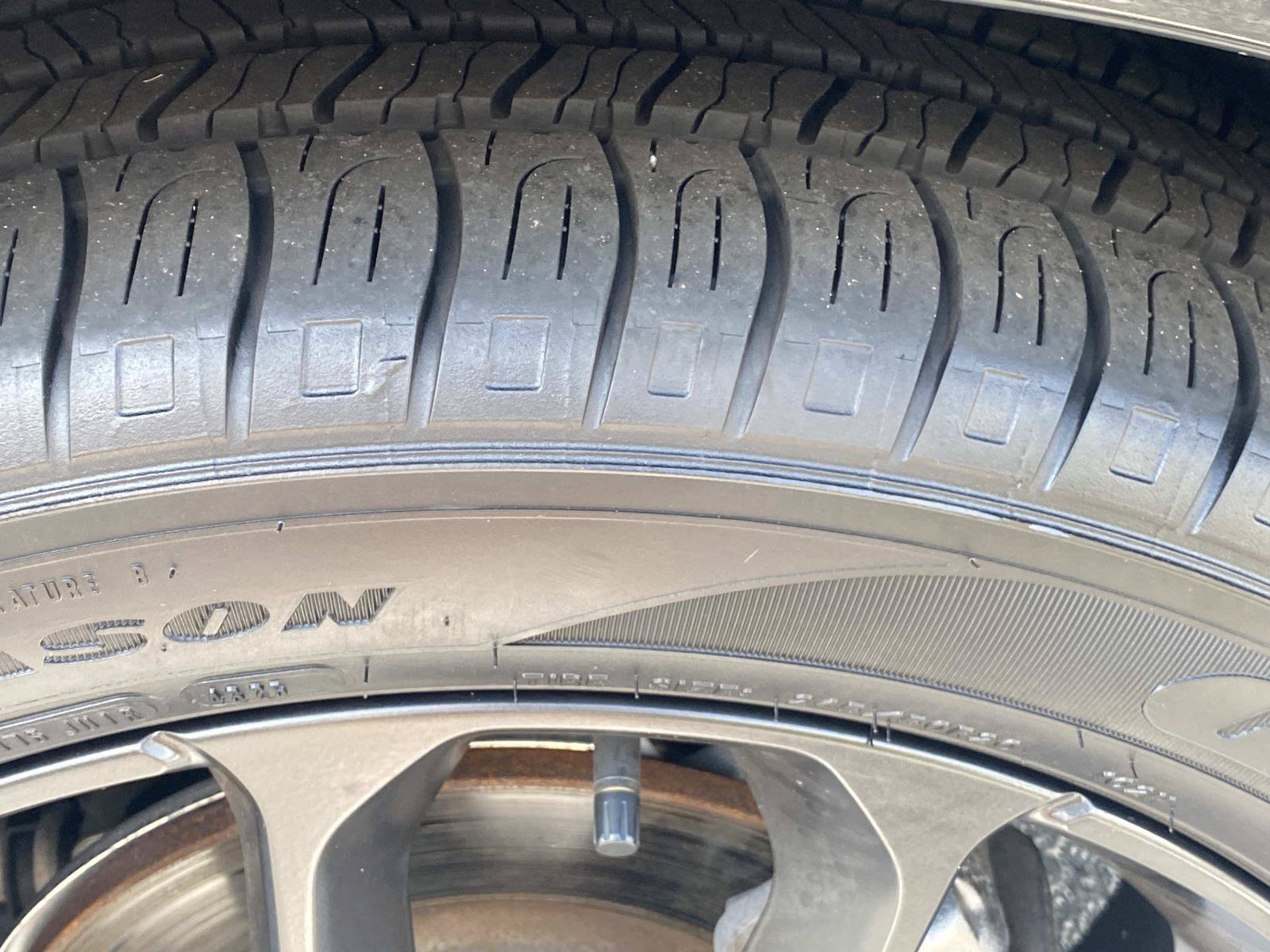Used 2025 Chrysler Pacifica Limited FWD image 15