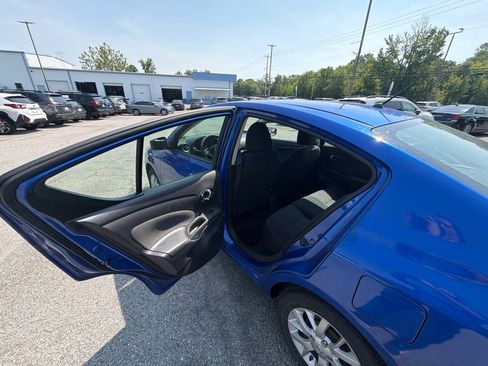 Used 2016 Nissan Versa SV w/ SV Appearance Package FWD image 12