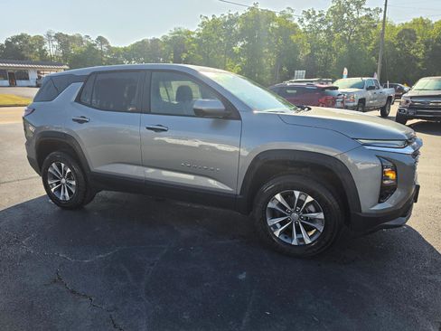 New 2026 Chevrolet Equinox LT w/ Convenience Package II FWD image 5