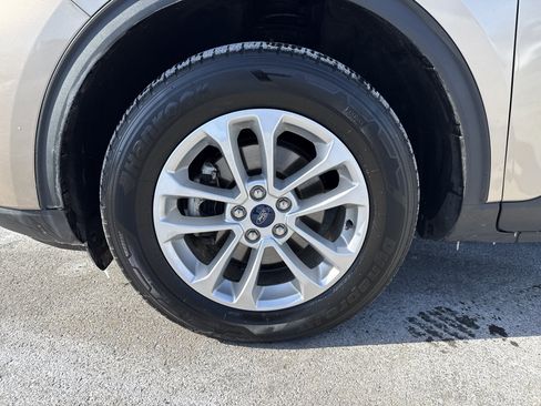 Used 2020 Ford Escape SE image 11