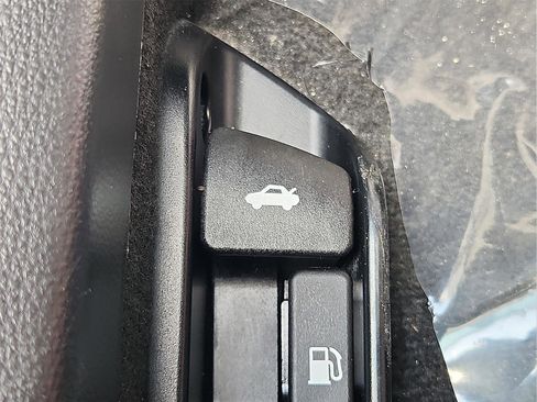 Used 2025 Toyota Corolla LE FWD image 22