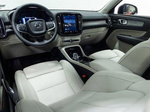 Used 2024 Volvo XC40 B5 Ultimate w/ Protection Package Premier image 26