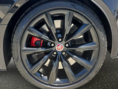 Certified 2022 Jaguar F-TYPE R AWD/4WD image 30