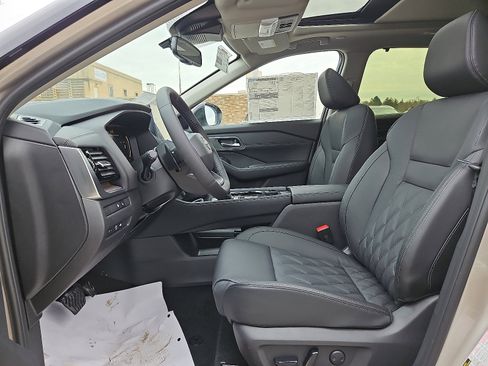 New 2026 Nissan Rogue Platinum image 11