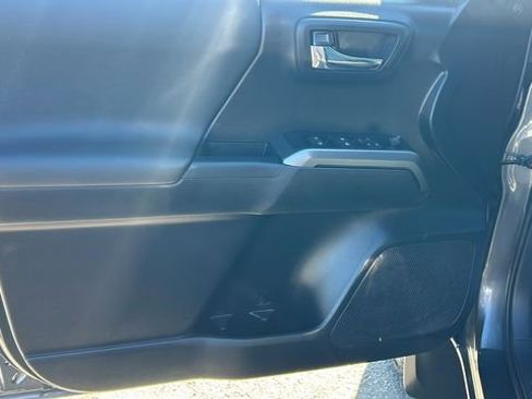 Used 2021 Toyota Tacoma TRD Sport image 17