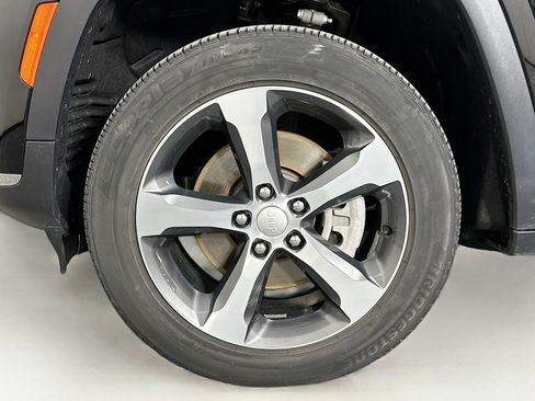 Used 2023 Jeep Grand Cherokee L Limited image 11