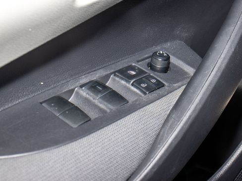 Used 2020 Toyota Corolla LE image 23