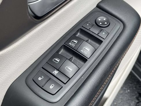 Certified 2018 Chrysler Pacifica Touring Plus FWD image 24