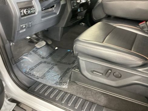 Used 2025 Ford F350 Lariat w/ Black Appearance Package image 18