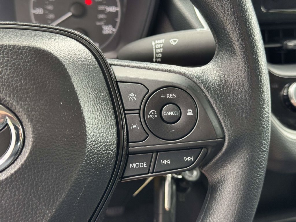 Used 2025 Toyota Corolla LE FWD image 11