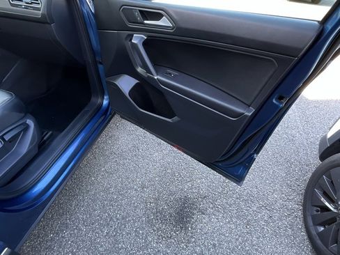 Used 2020 Volkswagen Tiguan SE w/ Panoramic Sunroof Package image 27