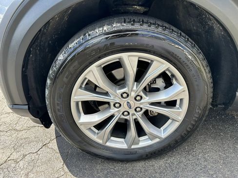 Used 2021 Ford Explorer Limited w/ Equipment Group 301A image 9