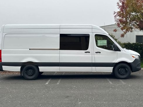 New 2025 Mercedes-Benz Sprinter 2500 image 2