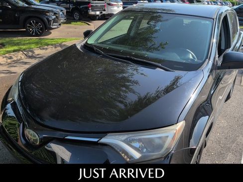 Used 2018 Toyota RAV4 LE w/ All Weather Liner Package FWD image 5