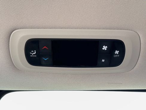 Used 2023 Chrysler Voyager LX FWD image 17