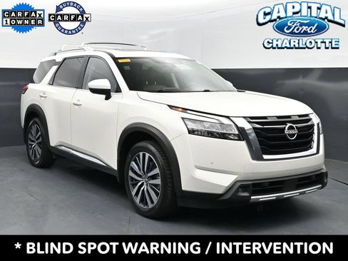 Used 2022 Nissan Pathfinder Platinum w/ Cargo Package FWD image 4